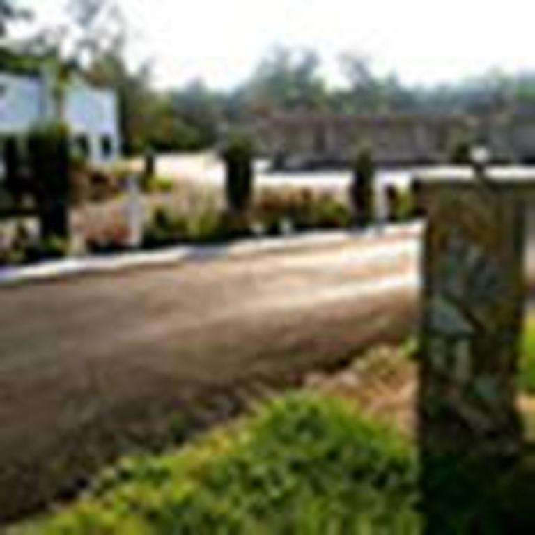 The Whispering Pines Motel- Whitestone White Stone Exterior photo