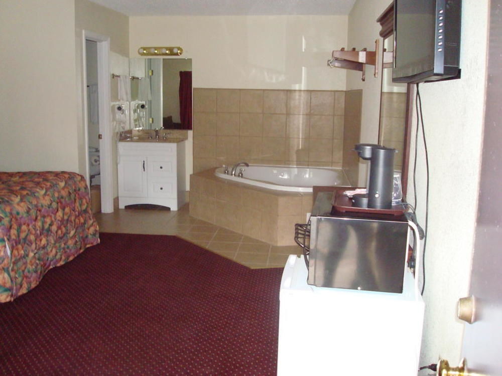 The Whispering Pines Motel- Whitestone White Stone Exterior photo