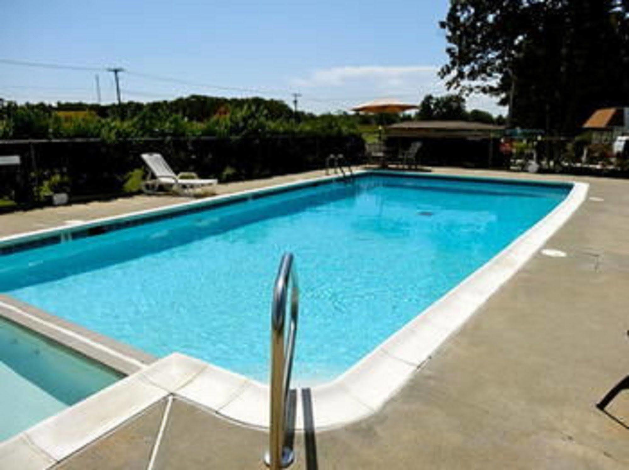 The Whispering Pines Motel- Whitestone White Stone Exterior photo